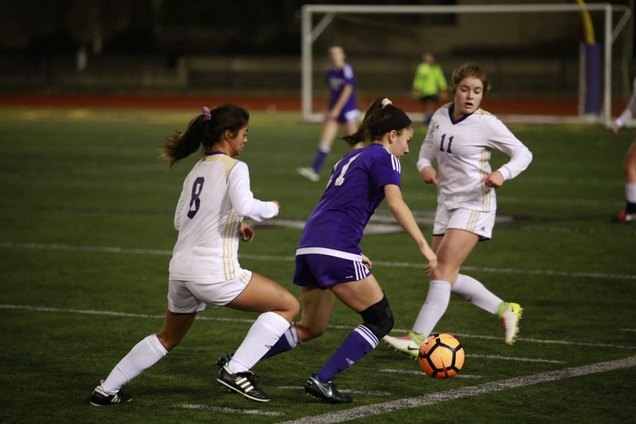 Issaquah Girls Edge Past Puyallup in the State Quarterfinals