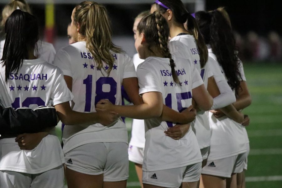 ANOTHER KNOCK-OUT FOR ISSAQUAH The girls varsity soccer team locked in huddle before their exhilarating 5-2 victory versus Newport. 